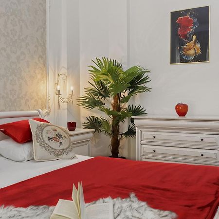 Sweet Luxury Three Rooms Apartment City Center Universitate บูคาเรสต์ ภายนอก รูปภาพ