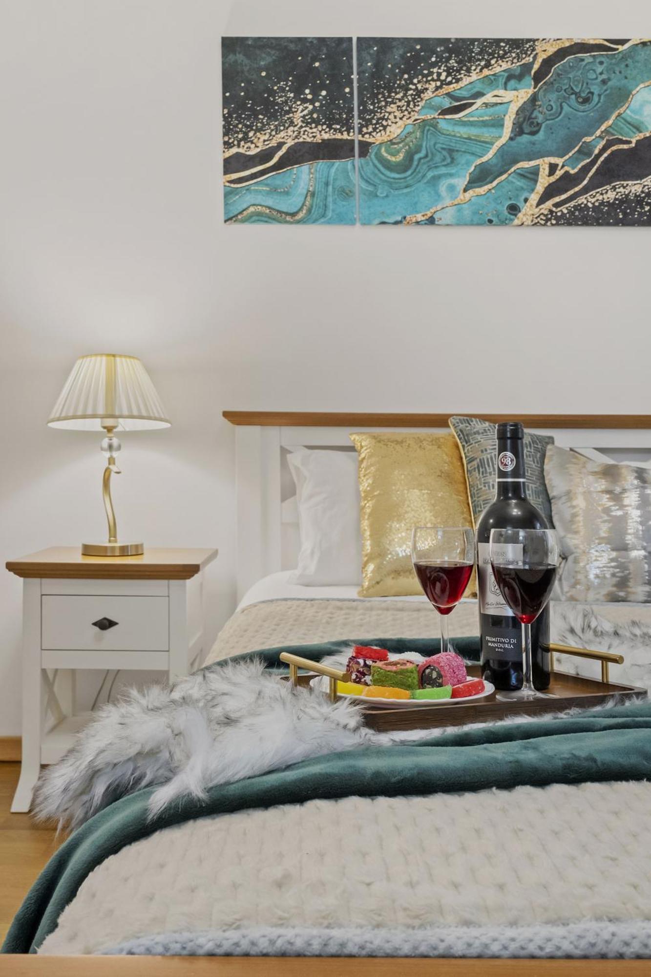 Sweet Luxury Three Rooms Apartment City Center Universitate บูคาเรสต์ ภายนอก รูปภาพ