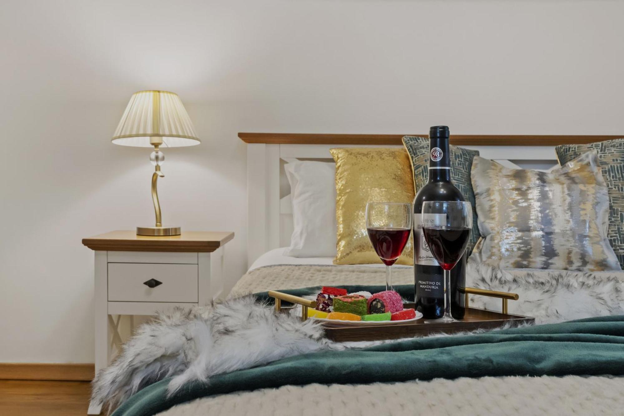 Sweet Luxury Three Rooms Apartment City Center Universitate บูคาเรสต์ ภายนอก รูปภาพ