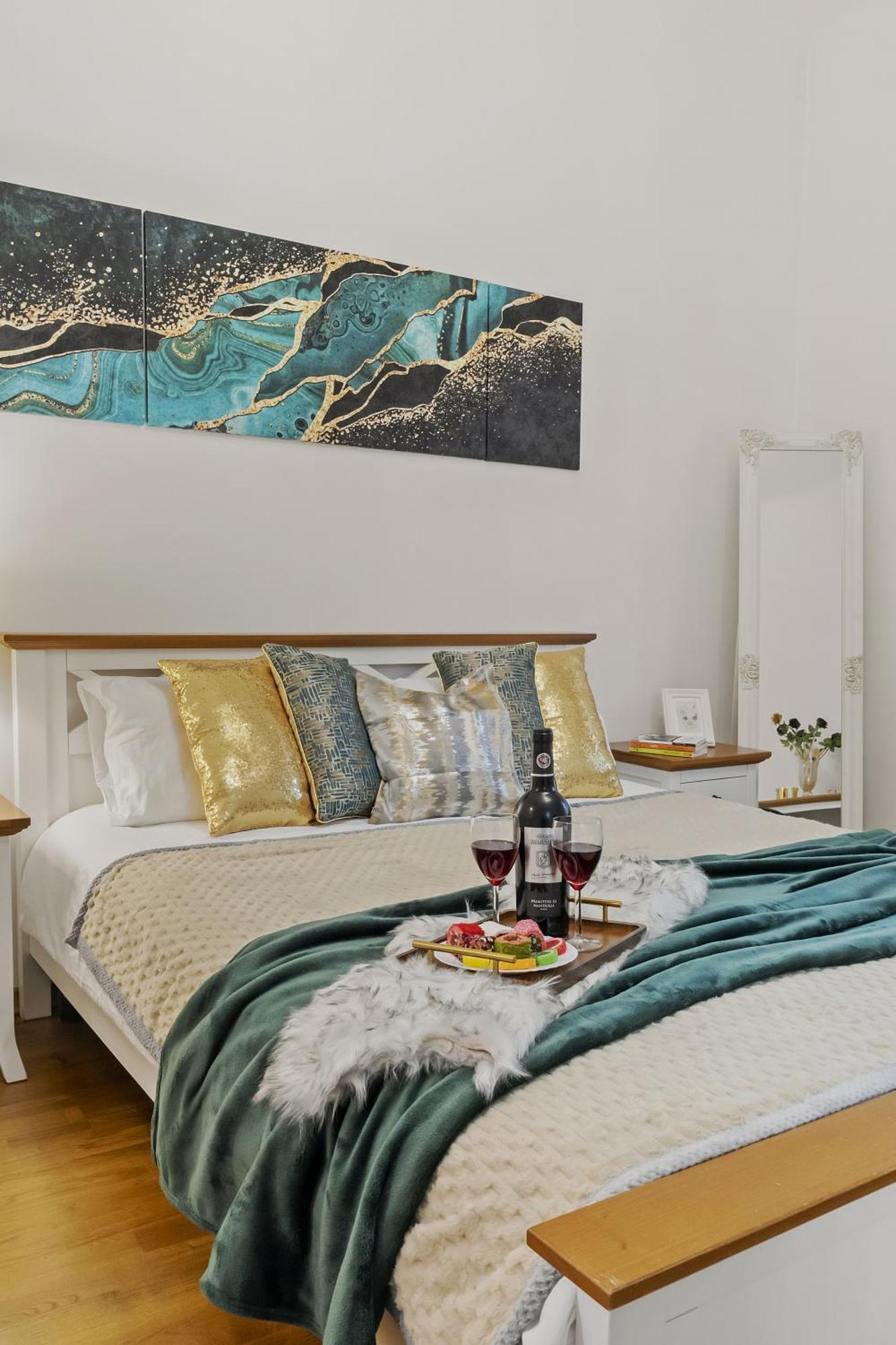 Sweet Luxury Three Rooms Apartment City Center Universitate บูคาเรสต์ ภายนอก รูปภาพ