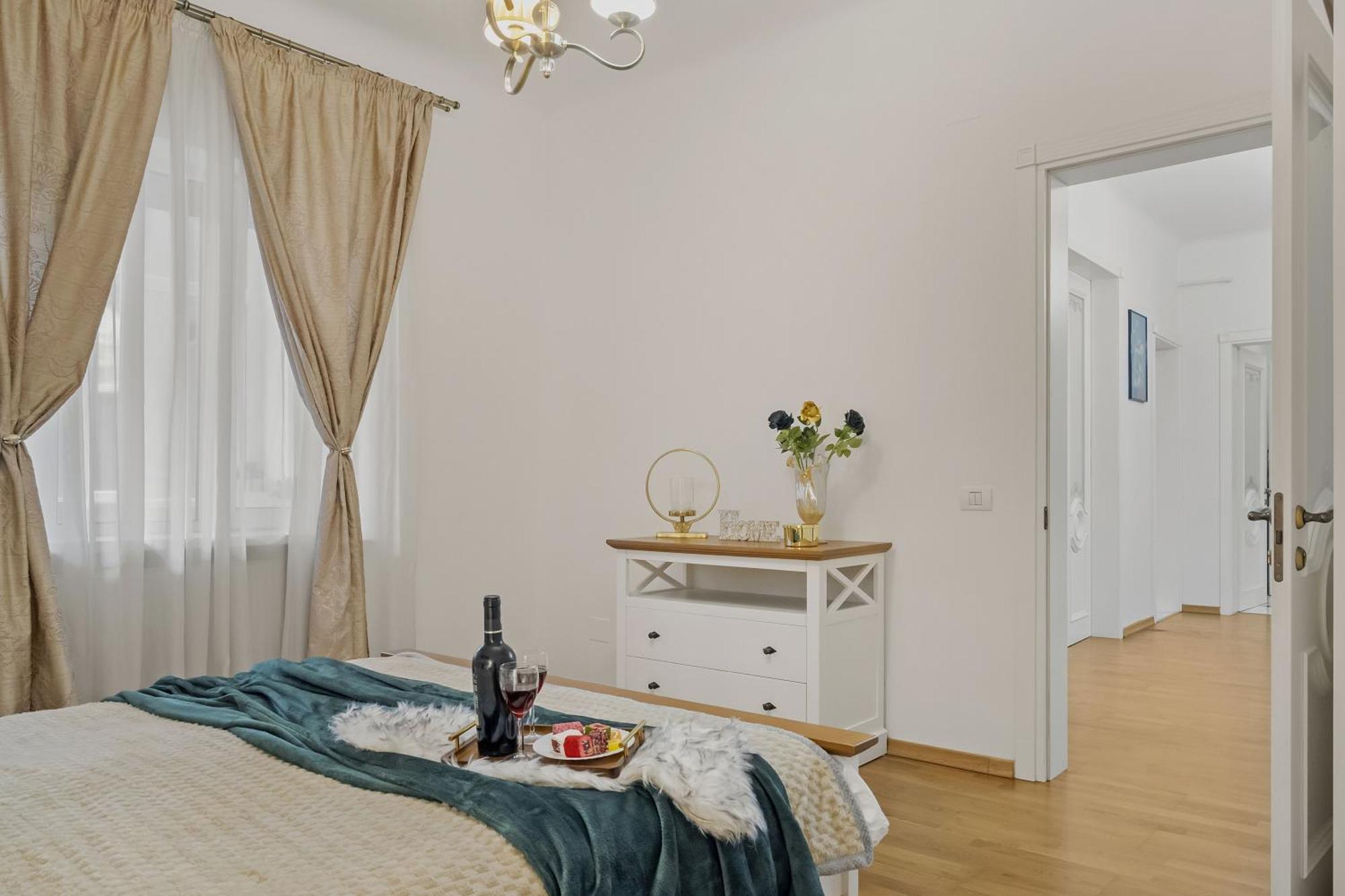 Sweet Luxury Three Rooms Apartment City Center Universitate บูคาเรสต์ ภายนอก รูปภาพ