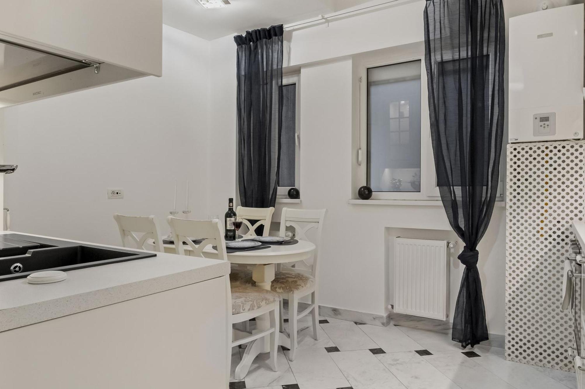 Sweet Luxury Three Rooms Apartment City Center Universitate บูคาเรสต์ ภายนอก รูปภาพ