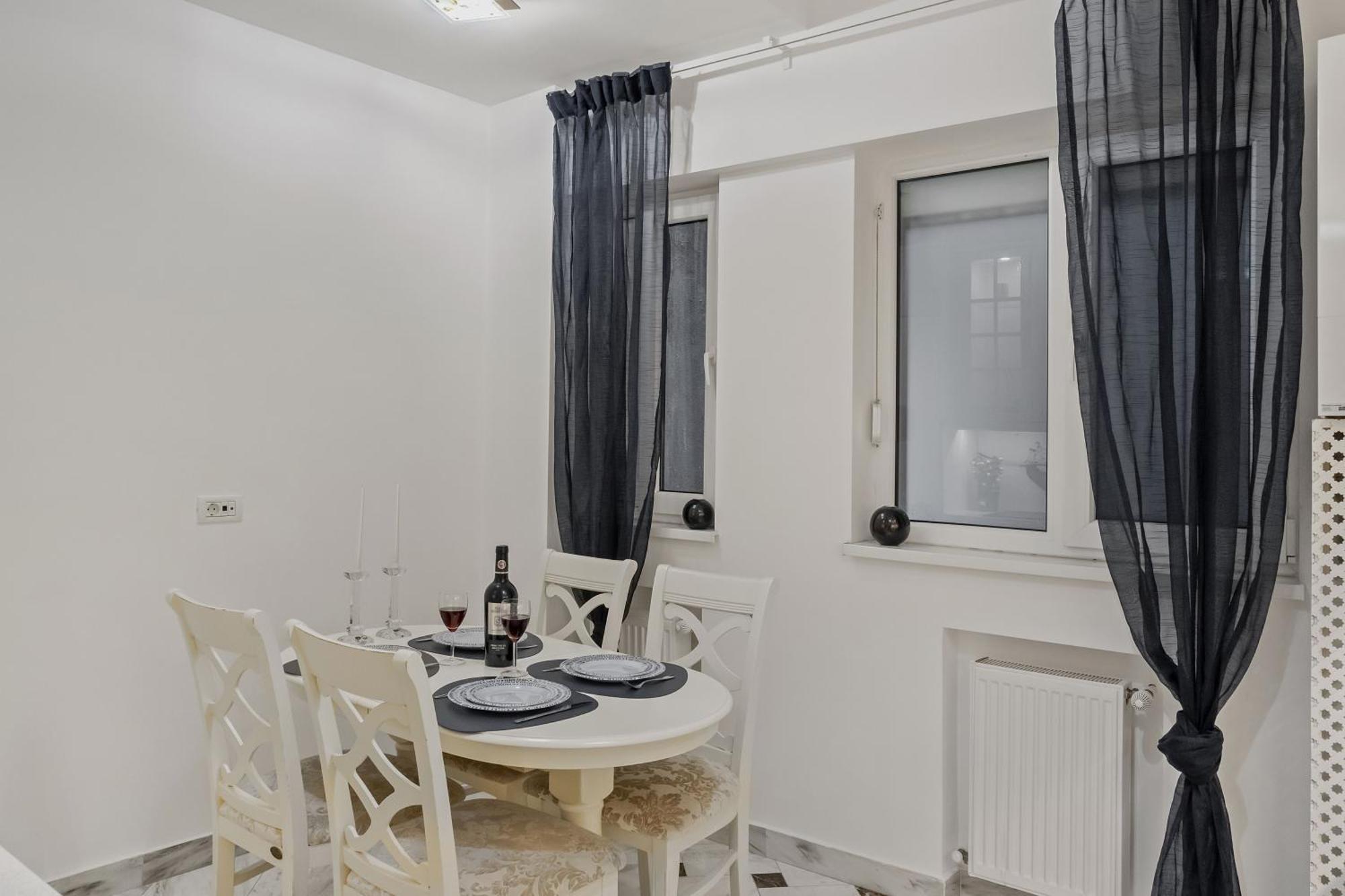 Sweet Luxury Three Rooms Apartment City Center Universitate บูคาเรสต์ ภายนอก รูปภาพ