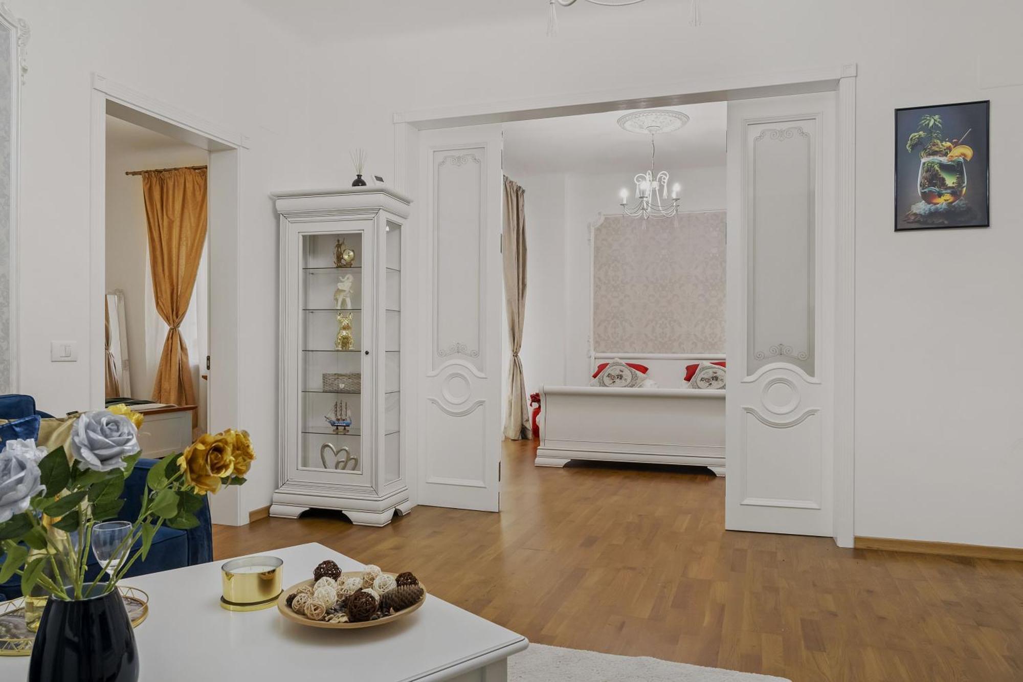 Sweet Luxury Three Rooms Apartment City Center Universitate บูคาเรสต์ ภายนอก รูปภาพ