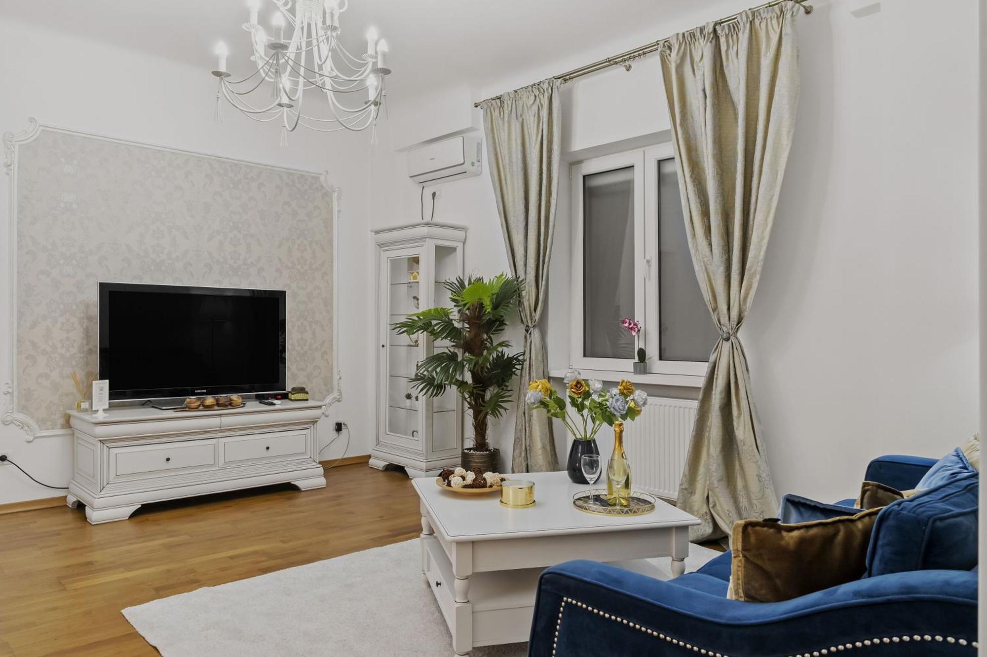 Sweet Luxury Three Rooms Apartment City Center Universitate บูคาเรสต์ ภายนอก รูปภาพ